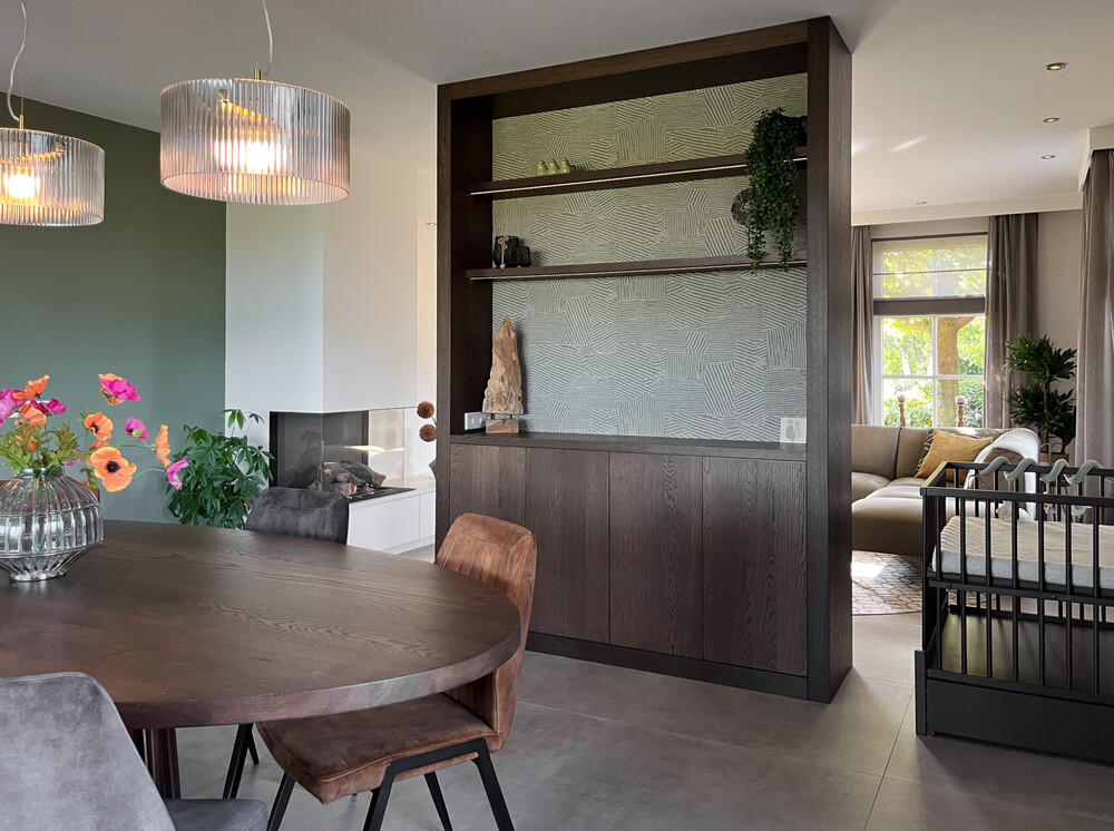 Japandi interieur met een touch van kleur