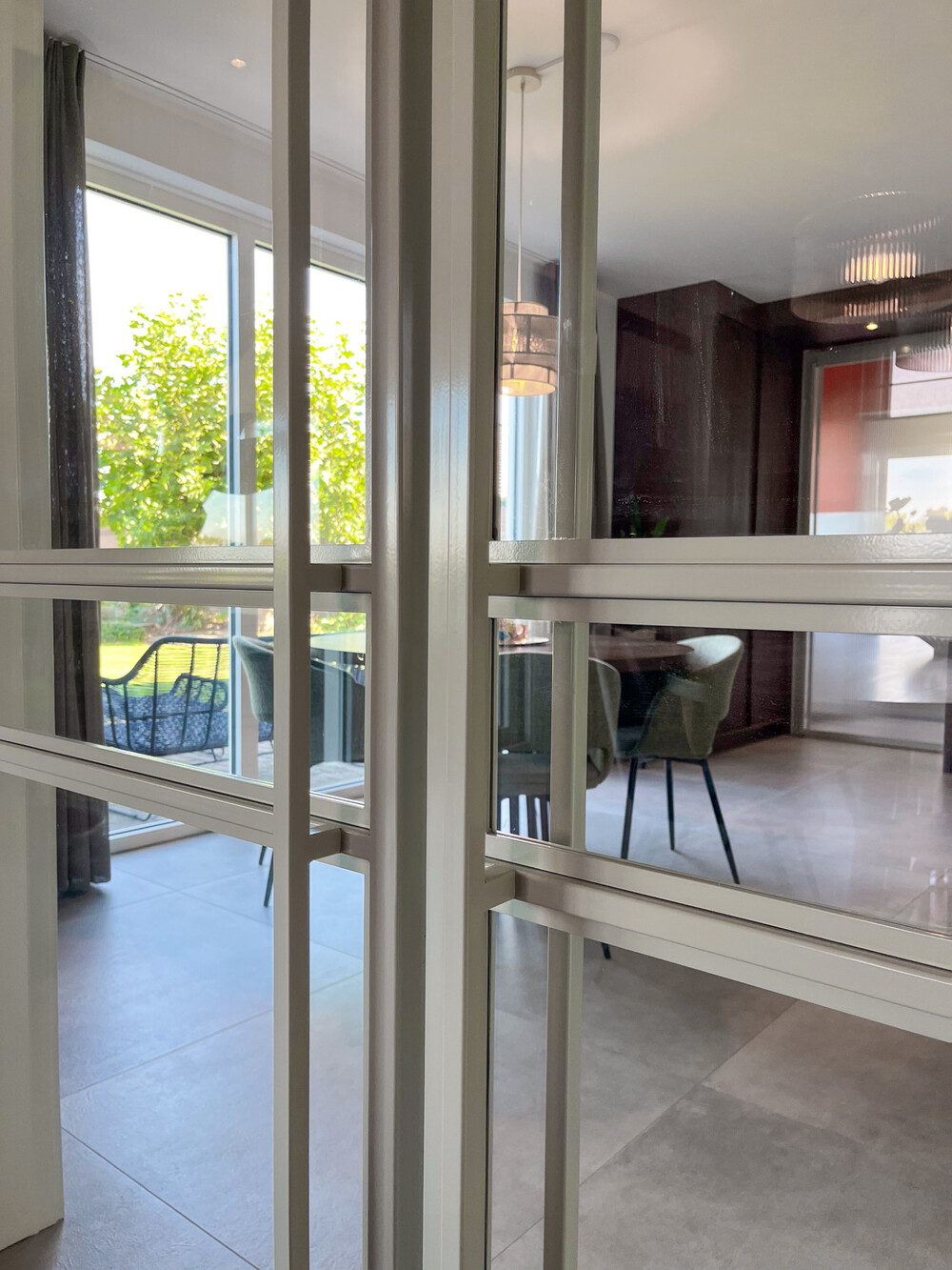 Japandi interieur met een touch van kleur