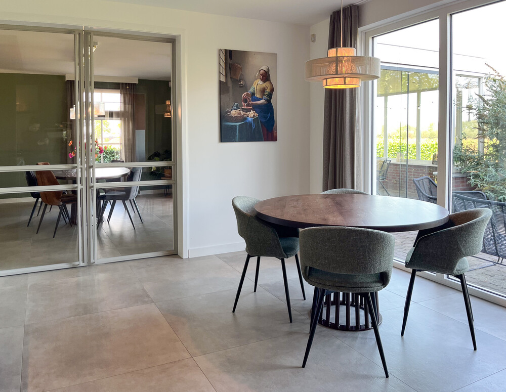 Japandi interieur met een touch van kleur