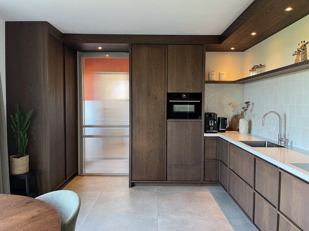 Japandi interieur met een touch van kleur